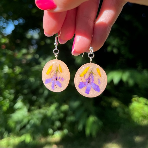 Handmade Real Dried Flower UV Resin Earrings - Picture 6 of 16